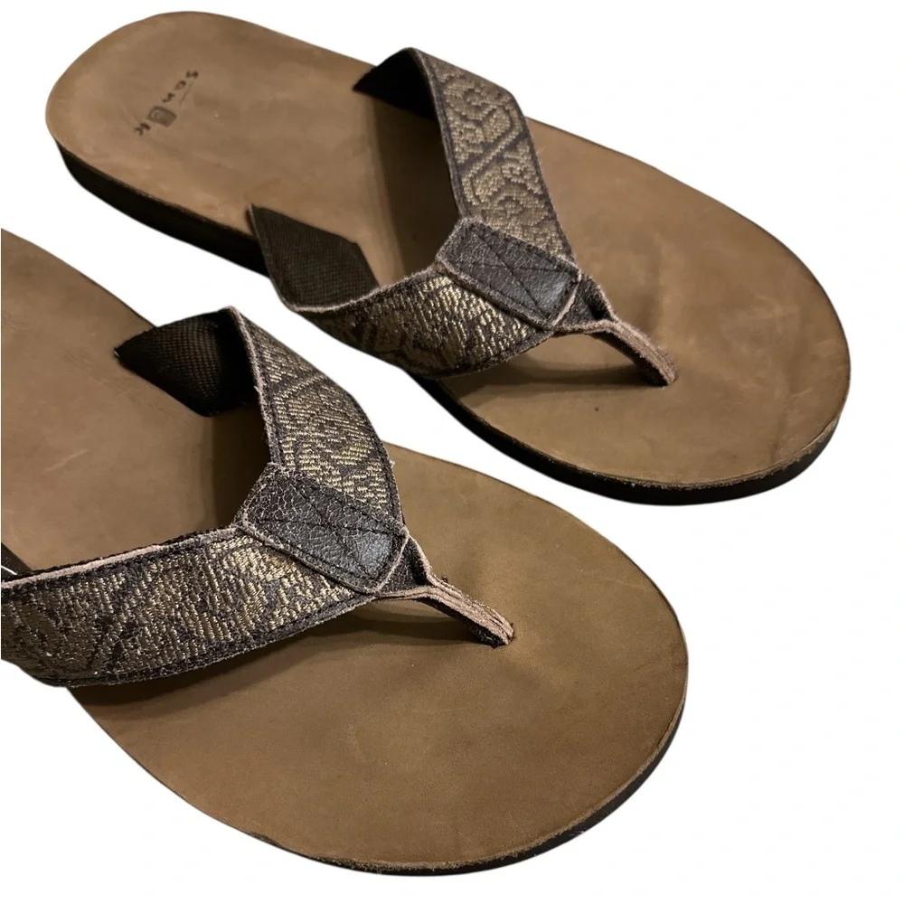 Sanuk Tan and Brown leather  flip flops - Picture 3 of 5